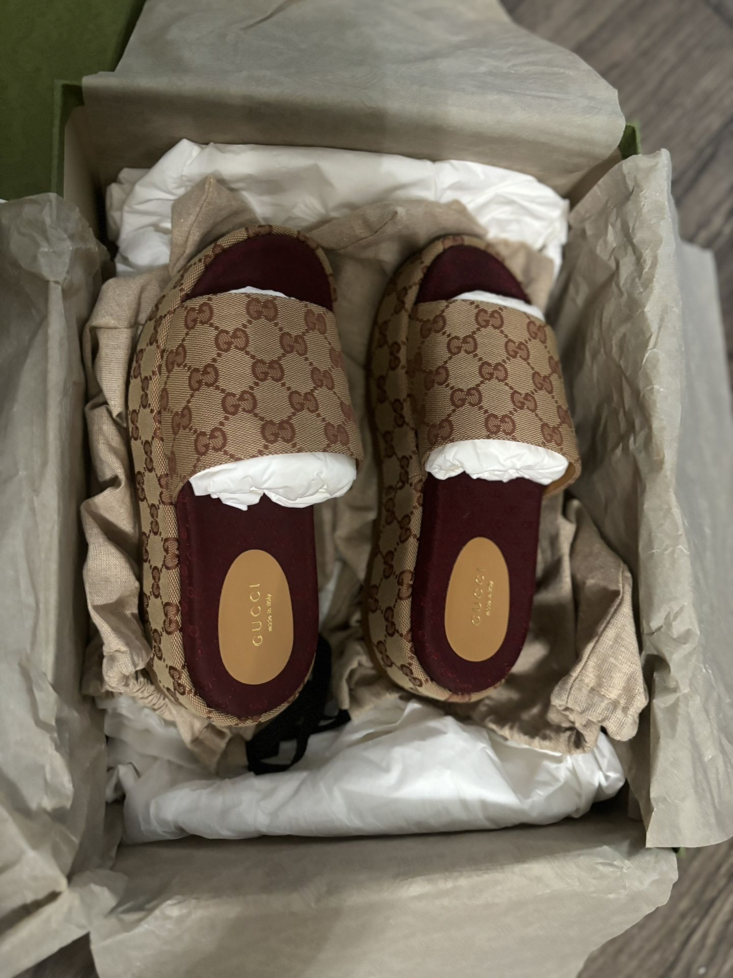 Gucci GG Supreme Platform Sandal Dark Red size 36.5 (6 in women 4.5men)