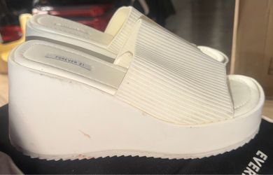 Preowned Forever 21 White Ribbed Platform Wedge Slide Sandals in great condition for being white. Located off lake mead and Simmons area asking $7