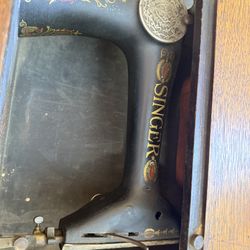 Antique Singer Sewing Machine In Wood 