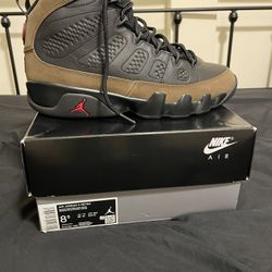 Size 8.5 M Olive 9s