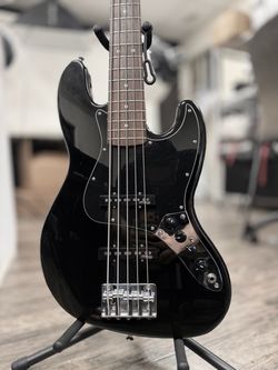 Fender 5 string bass MIM
