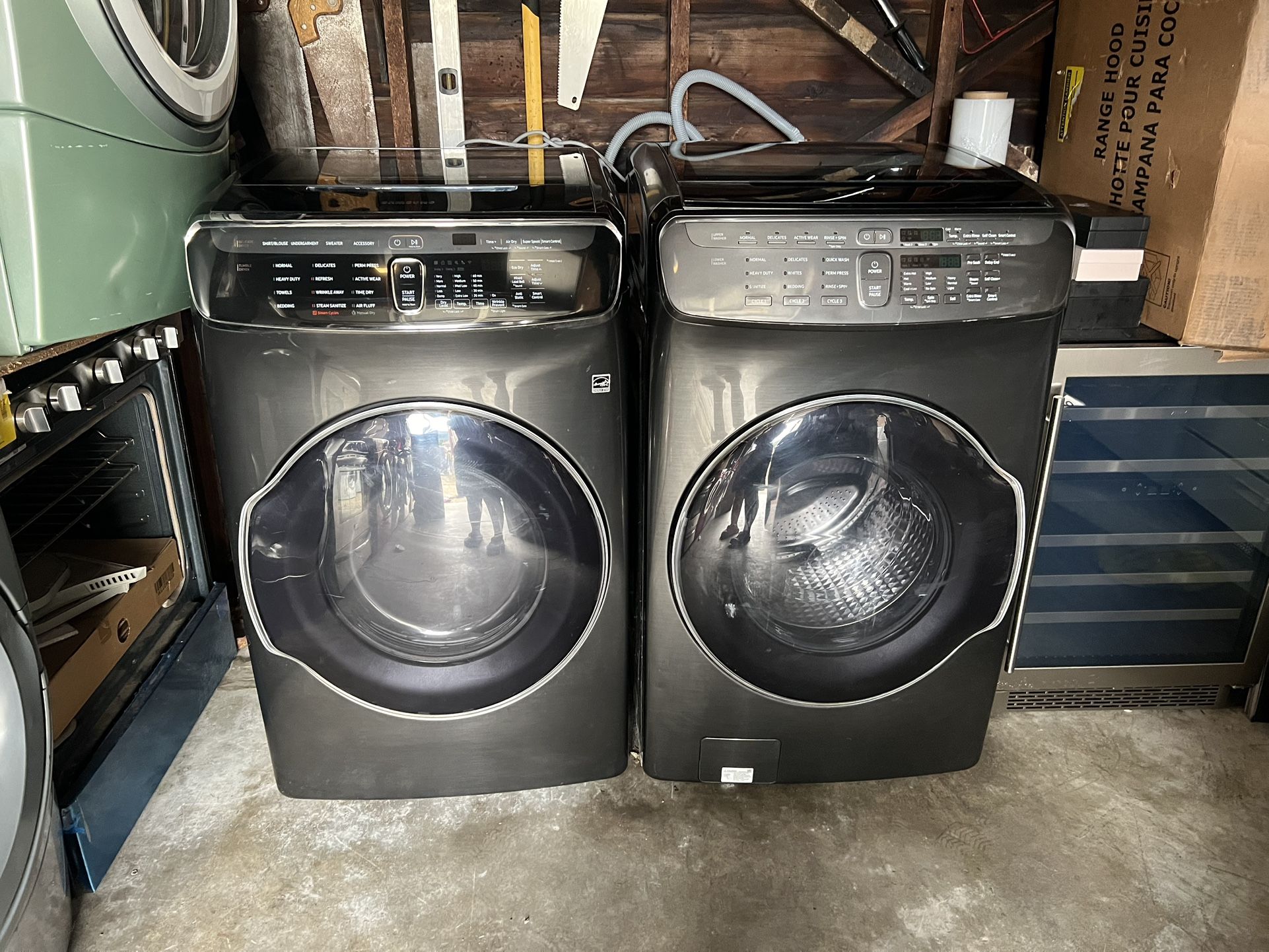 Samsung Flex electric front-load washer and dryer with a three-month warranty in good condition. Free delivery in the Oakland area. Outside the Oaklan