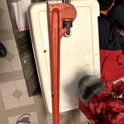 36”  Pipe Wrench ( New)
