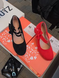 Zapatilla vintage negro y rojo size 8