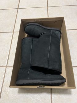 UGG Women’s Boot Size 6 