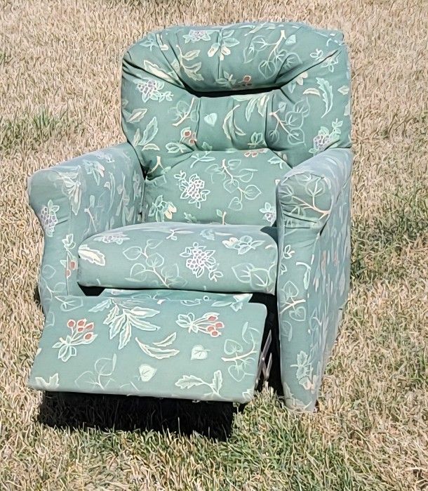Childrens Recliner