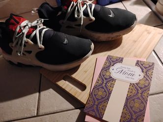 Refurbished Quattro Nike Running Shoes Or Just Styling With Your Toes Tucked These Are Breathable And A  Blank Card For Your Mother Too.