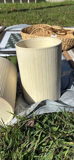 Set Of 2 Vases