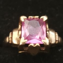 10Kt Gold Pink Sapphire Ring