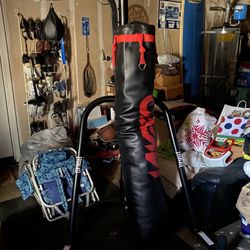 Punching Bag and 6ft Muy Tai/Kickbox Bag With Stand