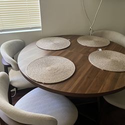 Dinning Table With Chairs 