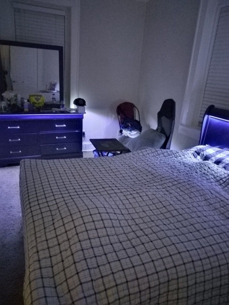Beautiful Bedroom Set King With Led Lights