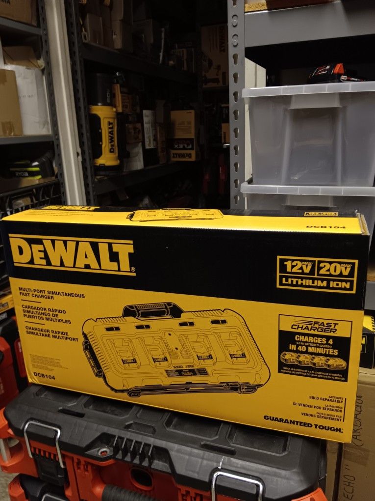 DeWalt 12V/20V Max Lithium-Ion Multi-Port Simultaneous Fast Charger