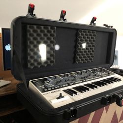 Roland SH-01 Synthesizer + Gator 49-key Hardcase