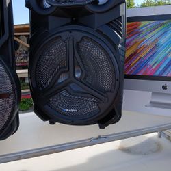 2 Bluetooth Speakers 