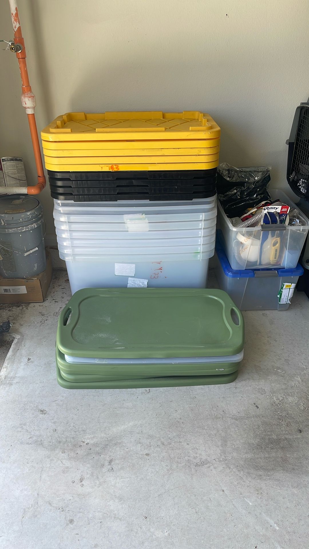 PLASTIC CONTAINERS $120.00 For All ( $10 Each One )