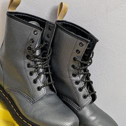 Dr Martens Boots US 8 L 