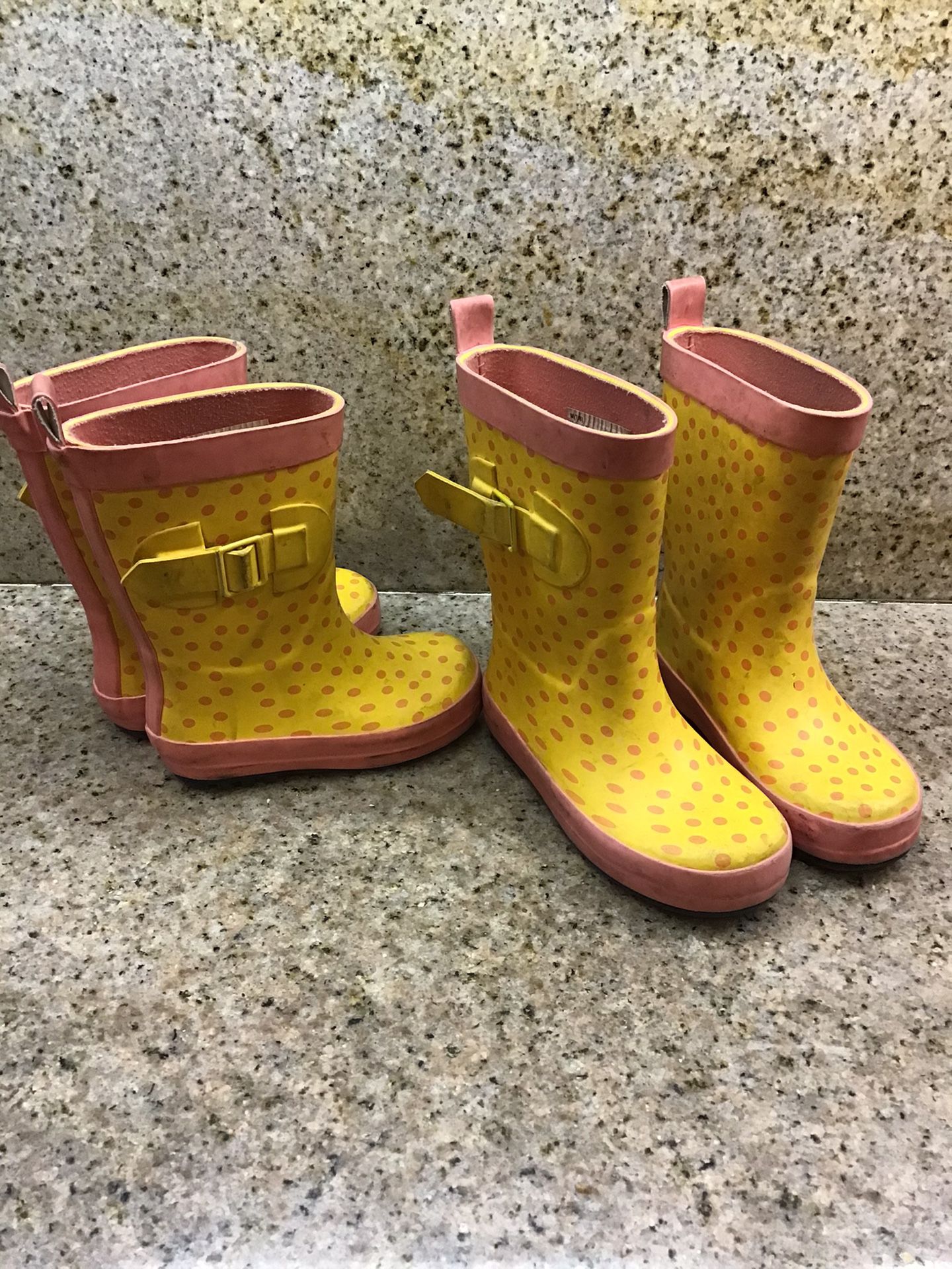 Used. -toddler Girls. Rain boots Size. 5/6.  7/8c