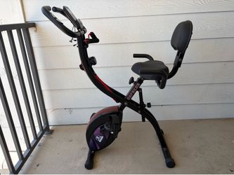 Stationary bike/ Bicicleta estatica