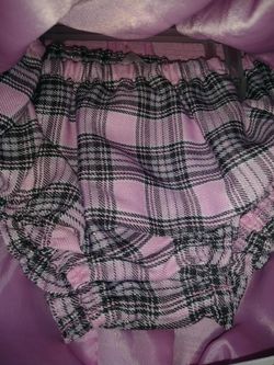 12 month. It comes with the dress and bloomers. 5 dollars