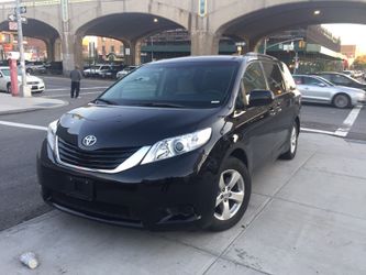 2015 Toyota Sienna LE!! Negotiable!!