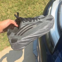 Yeezy 700 size 8
