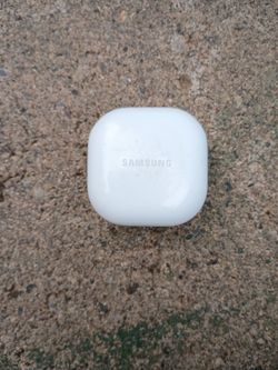 Samsung earbuds.