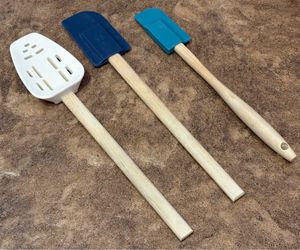 3 Le Creuset spatulas