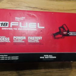 Milwaukee Hatchet 8” Chainsaw M18