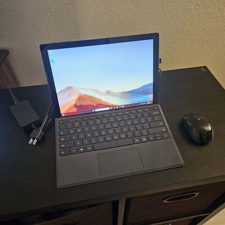 Microsoft Surface Pro 7 – i7 / 256GB / 16GB RAM + Type Cover & Mouse (Excellent Condition)
