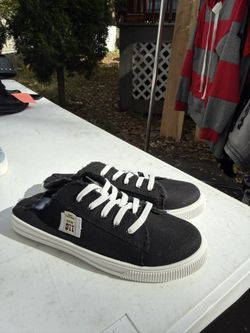 Black and white slip-on shoes size 43