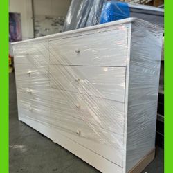 8 drawers dresser/ Eight drawers dresser