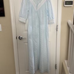 Lisanne Lightweight Embroidered House Dress Sz Small Lt Blue
