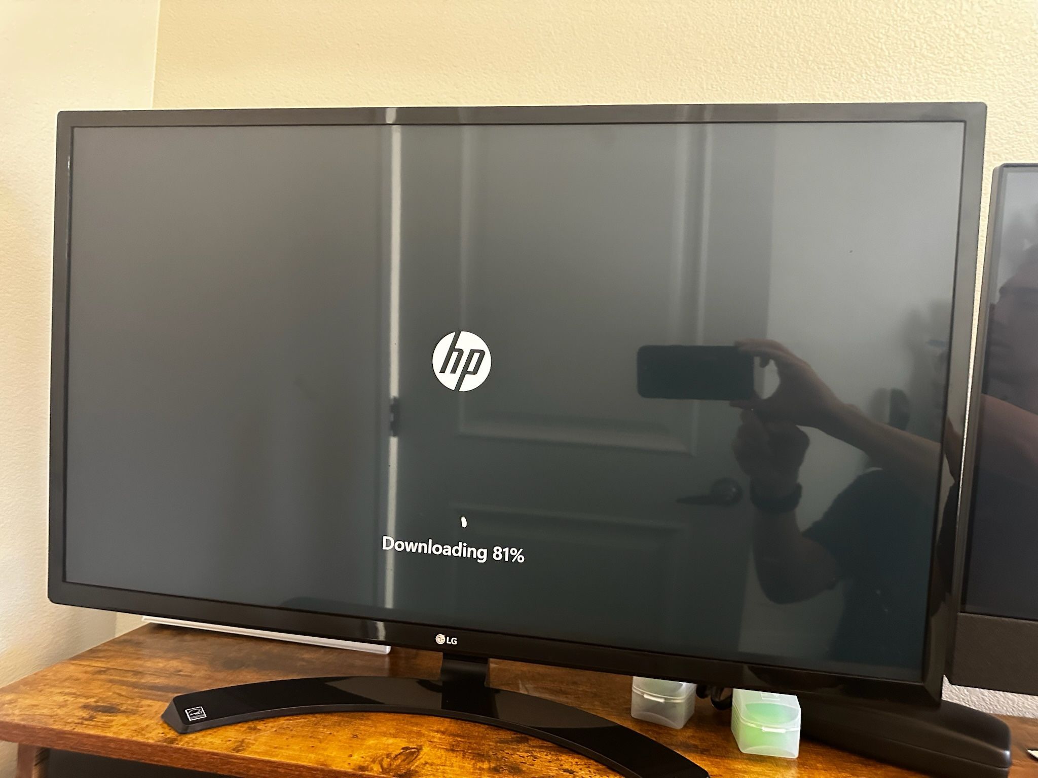 LG Monitor 32in (Black)