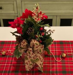 Holiday Table Decor