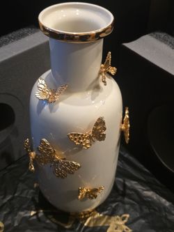 Authentic Jay Strongwater Heather porcelain rounded butterfly Vase