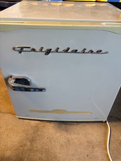 Frigidaire Retro Mini Fridge