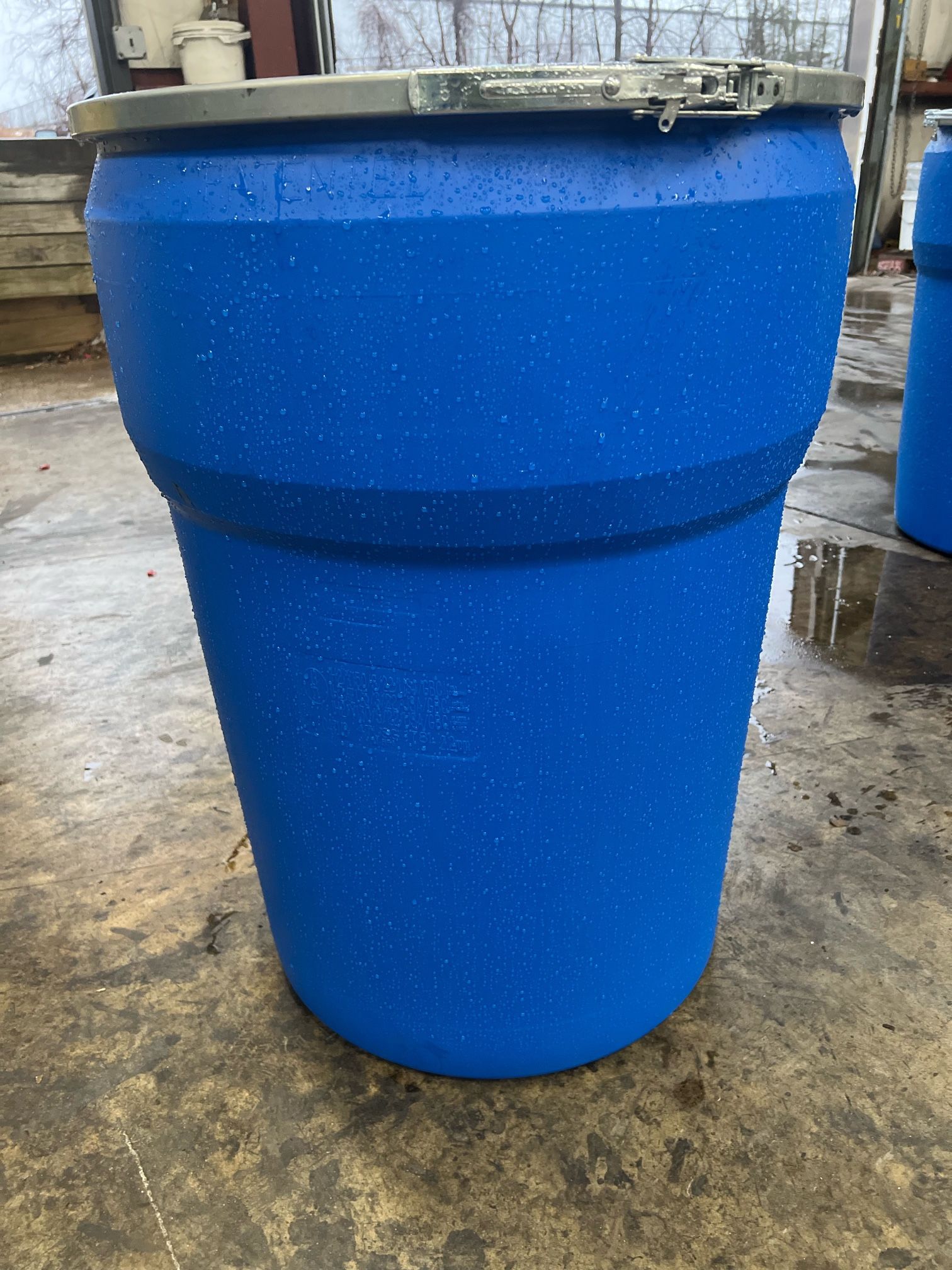 47 Gal Poly Shipping Drum With Lid And Lock 