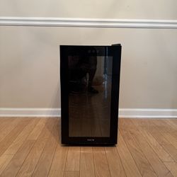 Thermoelectric Black Glass Door Wine Cooler – 18 Bottle Capacity