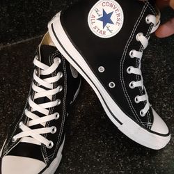 Converse womens 7.5 Like new 