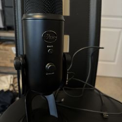 blue yeti usb microphone In Matte Black 