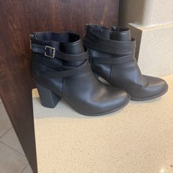 Toetos Ladies/Women’s Size 7 Black Boots