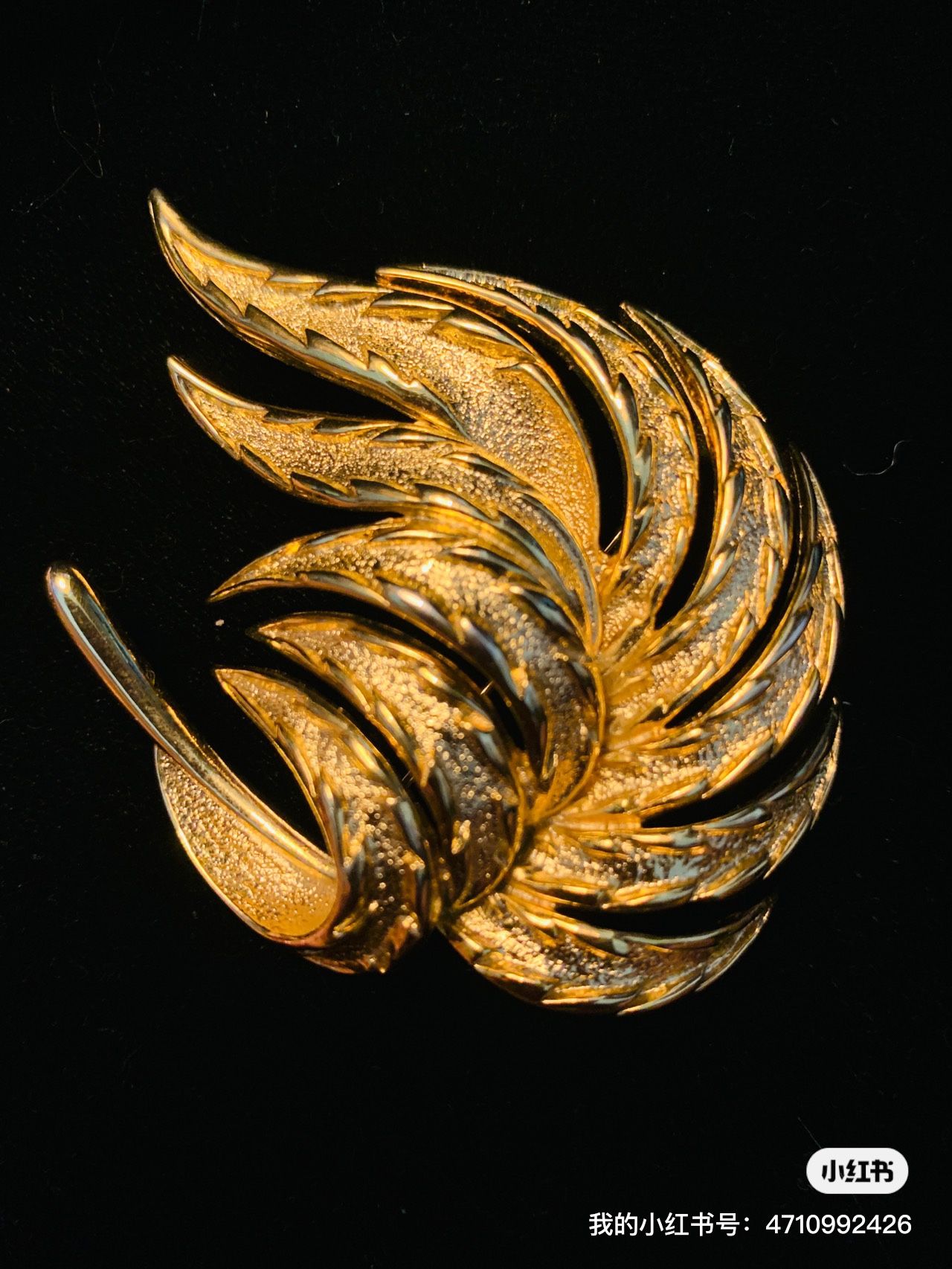 Leaf brooch