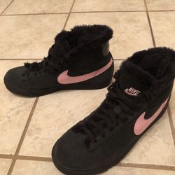 Nike Blazer Boot ‘Black Perfect Pink’ Fur Lined Youth Size 7Y/ 8.5 Women