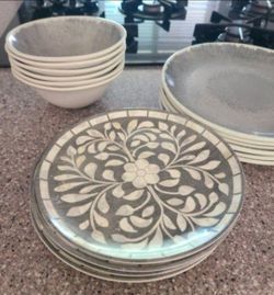 18 Piece Melamine Grey Plate Set
