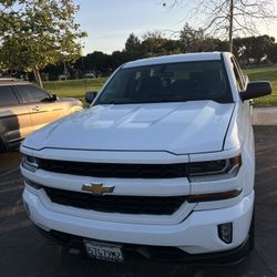 2017 Chevrolet Silverado Custom V8