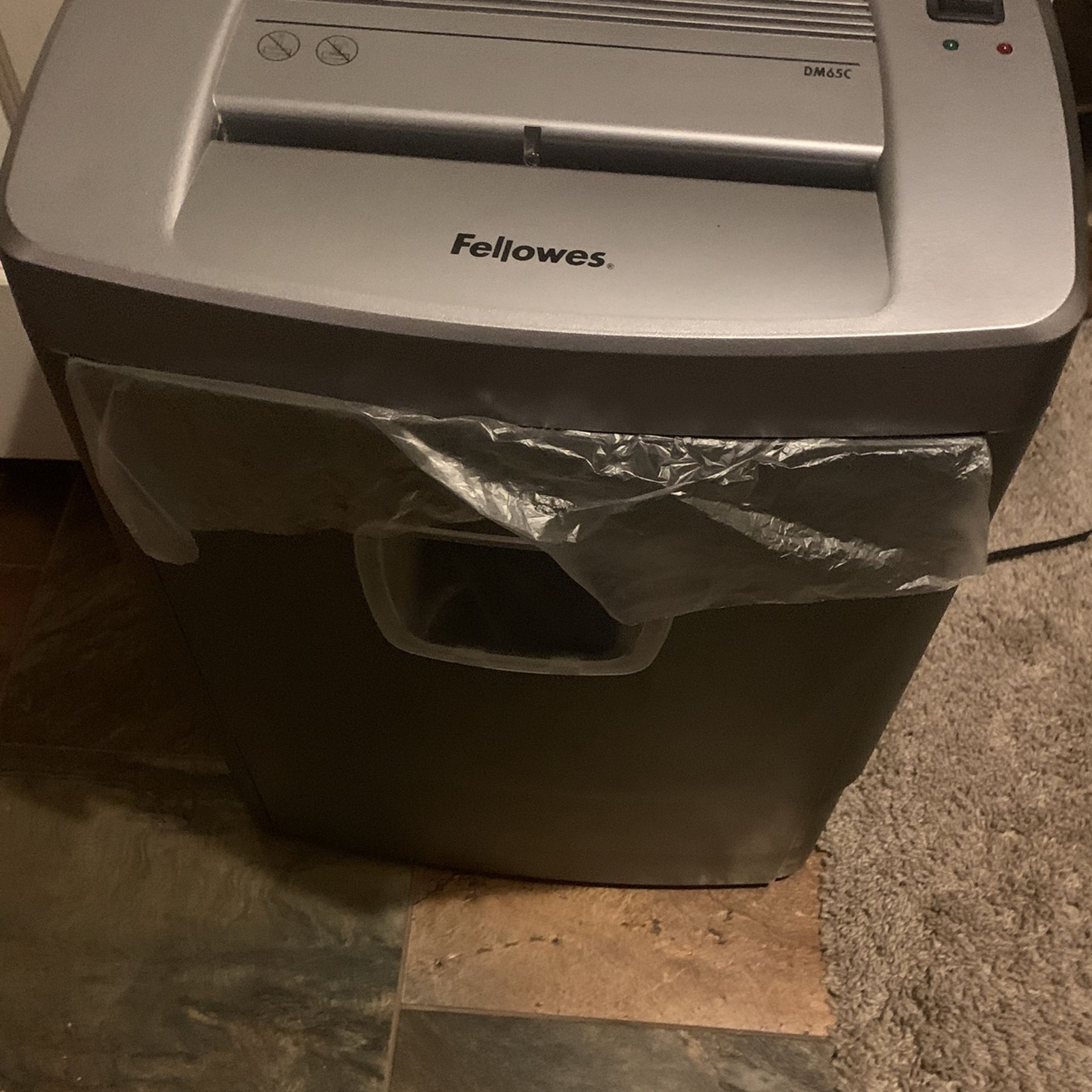 Paper Shredder- Followes DM65C