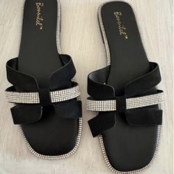 Womens sandals 8 1/2 runs big