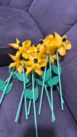 Yellow flower pinwheels
