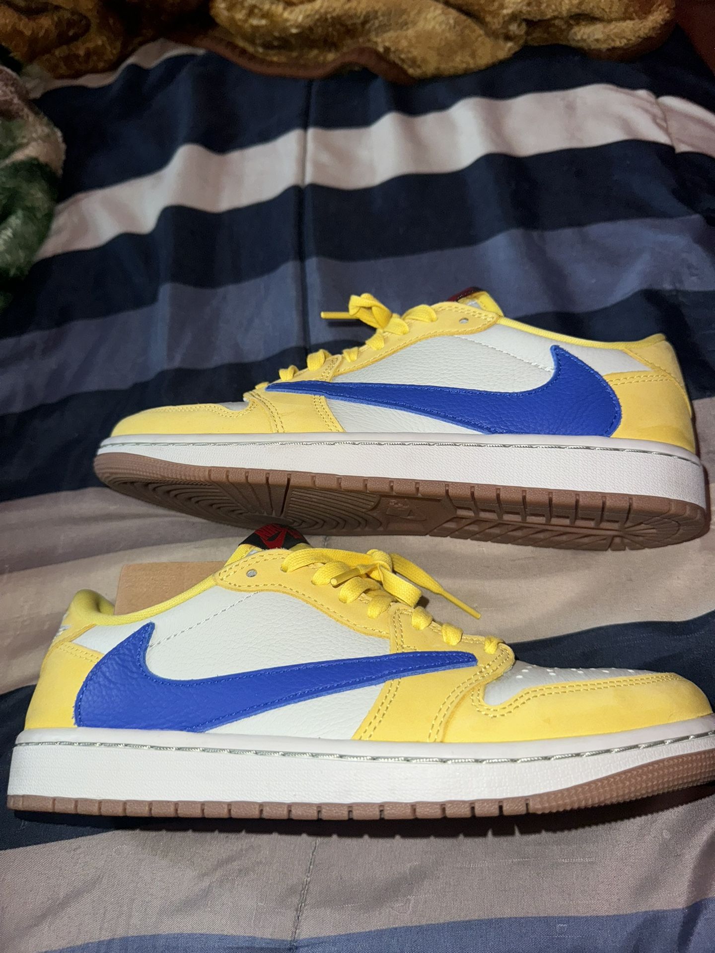 Travis scott jordan 1 canary